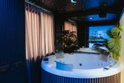 Deluxe Suite at The Bubbles Jacuzzi Rooms