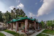 1985 Stone house - Orchard , Garden , Himalayan View , Kumaoni Food