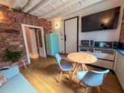 The Sound, Chic Historic Apartment 500m from lake