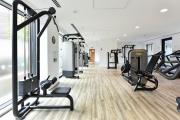 Modern 1-Bedroom Flat with Balcony & Gym - Near East Croydon Station