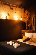 Suite premium Dark, Jacuzzi & Cinéma