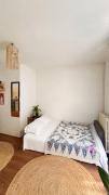 Chambre confortable avec balcon privé - Private room with big private balcony