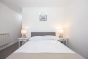 Brighton for 10 Minutes from the Beach Central