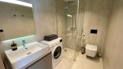 Avalon Premium Apartment with Balcony & Free Parking