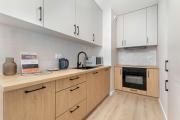 Cozy Apartment with Parking and Workspace by Noclegi Renters