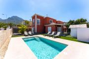 Maronata Villa with pool and childrens playhouse