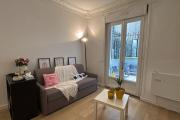 Apartment with terrace and Eiffel Tower view