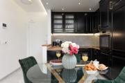 New Luxury Apartment with balcony and free parking in the garage