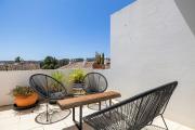 Beautiful Townhouse With Pool & Two Terraces