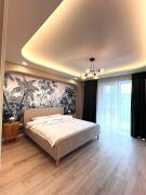Luxury Boutique Apart-Cinema Room-Panoramic View