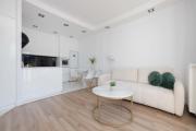 Stylish Apartment with Parking in Warsaw Wilanow District by Noclegi Renters