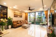Regal Victoria Retreat Villa by Emily in Town