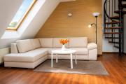Dwupoziomowy apartament z garażem i ochroną, obok przystanku, zielony i spokojny dla rodzin