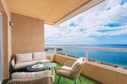 Frontline Beach Apt with Terrace