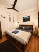 The Cozy Cloud 11, 1BHK Apartment Near WTP Mall and Airport