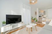Bright 2BD Apt next to Acropolis