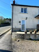 Cosy Cottage in Garnant