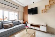 New Apt - Steps to Old City & Beach - Wi-Fi & Desk