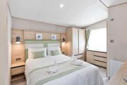 Beachfront 2BR Lodge - Wi-Fi - Parking - Sleeps 6