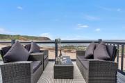 Beachfront 2BR Lodge - Wi-Fi - Parking - Sleeps 6
