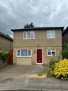 Huntingdon 5 bedroom 4 double beds, off road parking close town centre