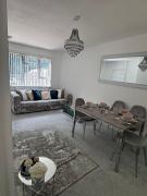 Peaceful home ideal for contractors and family