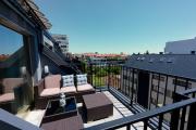 Elegant and sunny apartment with free parking