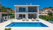 New! Seaview Villa Mare: Your Perfect Coastal Getaway