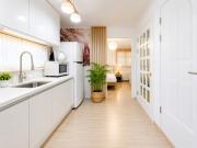 홍대중심, 홍대입구8번, 3Bed 2Room, 5인, 짐보관, 호텔식침구, 공항버스8분, 쇼핑거리3분, 숲속공원