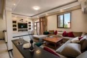 Spacious 4-Bedroom Apartment , Free Parking