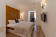 Central 3-Bedroom Suite with Balcony & Elevator, Next to Taksim Square