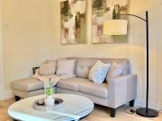 Spacious 3 Bed House, 2 bath, 4 TVs, Driveway Parking, Long Stays Welcome