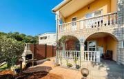 Stunning Apartment In Stinjan