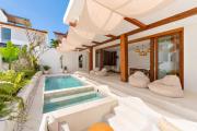 Luxury 2BR Villa Earl Pool Jacuzzi Lounge Canggu
