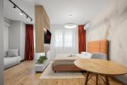 Contemporary Studio with Balcony & Parking by Blvd 57B8