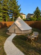 Glamping- einzigartiges Zelten im ruhigen Garten umgeben von Obstbäumen