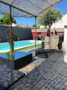 Villa avec piscine et jardin privés, hébergement cosy avec clim