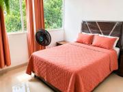Apartamento de tres habitaciones y cuatro camas, cuenta con dos baños privados sala comedor y cocina totalmente equipada
