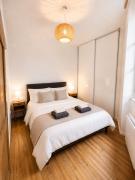 Elegant flat in old town, 2 mins walk to lake