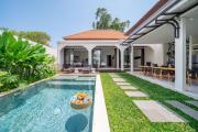 Alisa Villa - Secluded Stay in Umalas with Huge Pool & Sun Deck