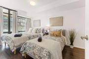 2BR Downtown Toronto Condo + Parking, Sleeps 7