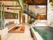 Modern 2-BR Art Deco Villa, 800m from the Beach