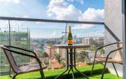 Luxury 2 Bedroom Apartment-Heated swimming pool,well equiped gym