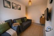 Barret Flat sleeps 4 central location Penarth
