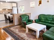 Udoban porodični apartman ViS Raška, 80m2, parking, bašta