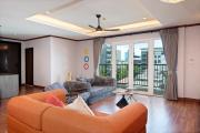 Top Sathani Khlong Tan