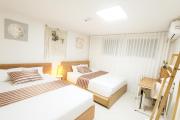 Mapo Hanok Vibe 3BR Group Home 4 Queen Beds