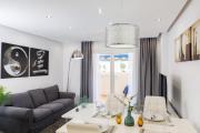 MARBELLA BANUS SUITES - Newly Renovated Premium 2BR-2BA Apartment - Steps to the Beach & El Corte Ing Luxury Shoop - Balcony with Pool Views - Prime Puerto Banús Location - Ideal for Families - Marina Banús IV Complex