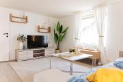 Beyond Cozy, Coastal Design, Balkon & Parkplatz
