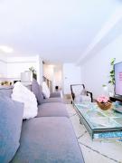 3BR Home Near Niagara Falls King Bed Free Parking 75 Inch TV & Wi-Fi